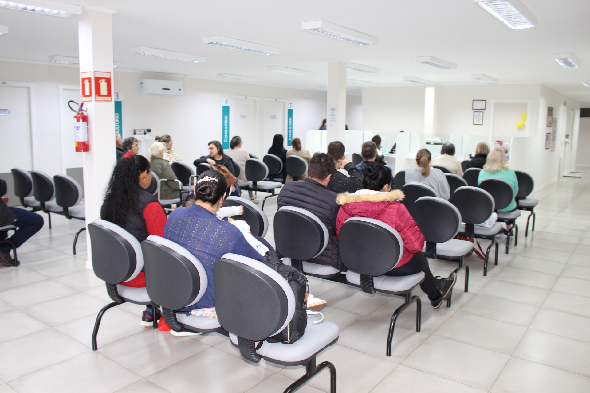 Ir para  <p>Com mais de 700 atendimentos mensais, o Ambulat&oacute;rio de Medicina da URI vem, ao longo dos dois &uacute;ltimos anos, oferecendo atendimentos m&eacute;dicos, prestados por estudantes supervisionados e orientados por seus...